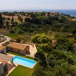 Nora Willa Khelmáta