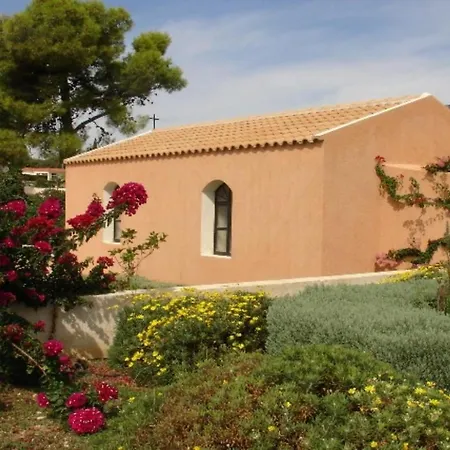 Nora * Trapezaki (Kefalonia)
