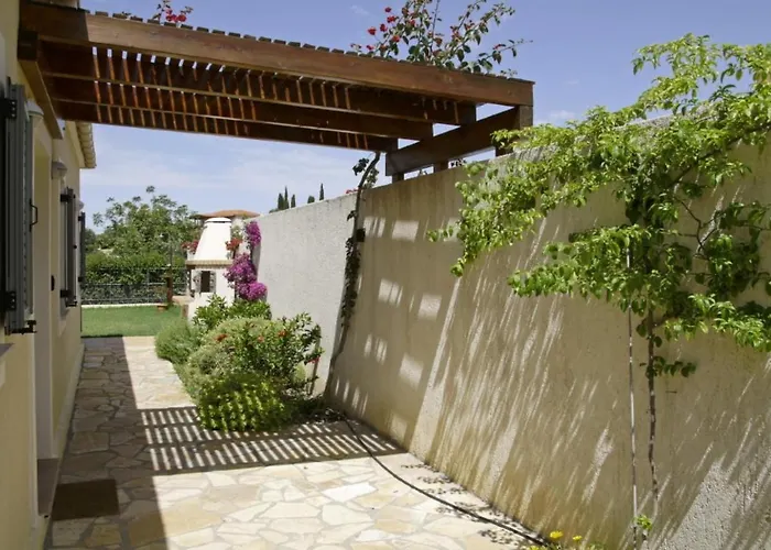 Nora Villa Khelmáta